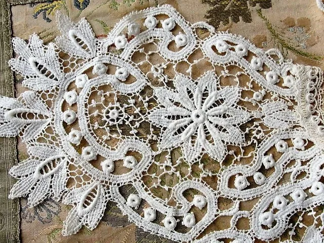 BEAUTIFUL Antique French Lace Collar, Dress Accessory Creamy White, Bertha Collar Perfect for Bridal Dress  Vintage Clothing Antique Lace