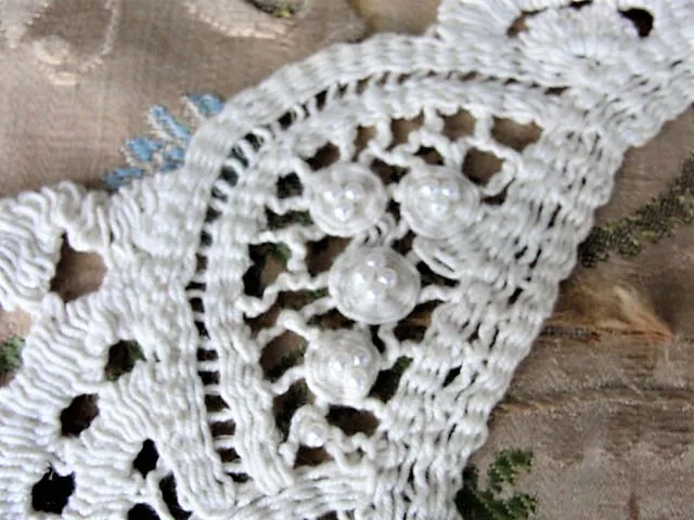LOVELY Antique French Lace Collar, Dress Accessory Creamy Off White, Seed Pearls, Perfect Over Sweater Collectible Vintage Clothing