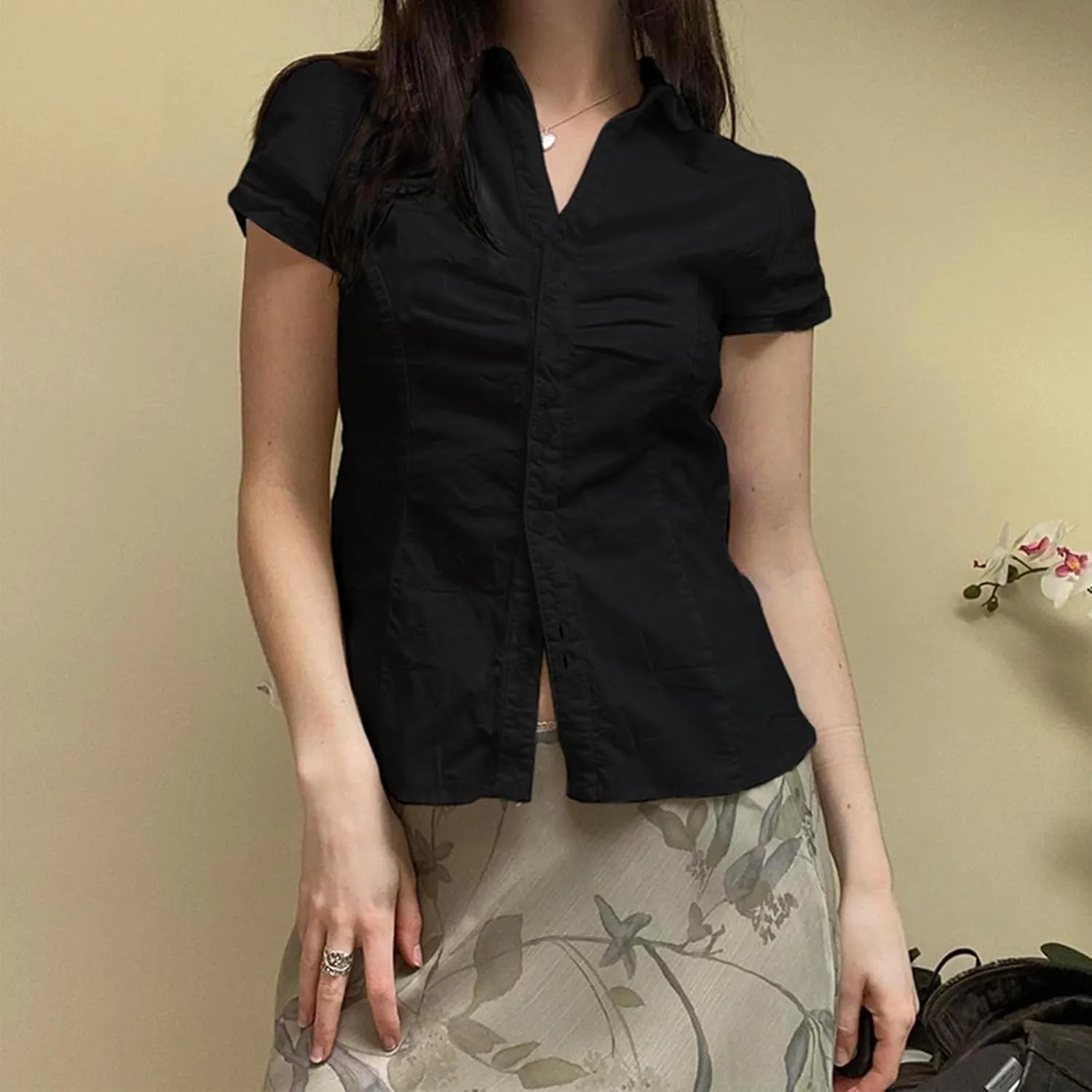 Women Y2k Short Sleeve Button Down Shirts Casual V Neck Button Up Top Vintage Slim Fit Collared Going Out Blouse